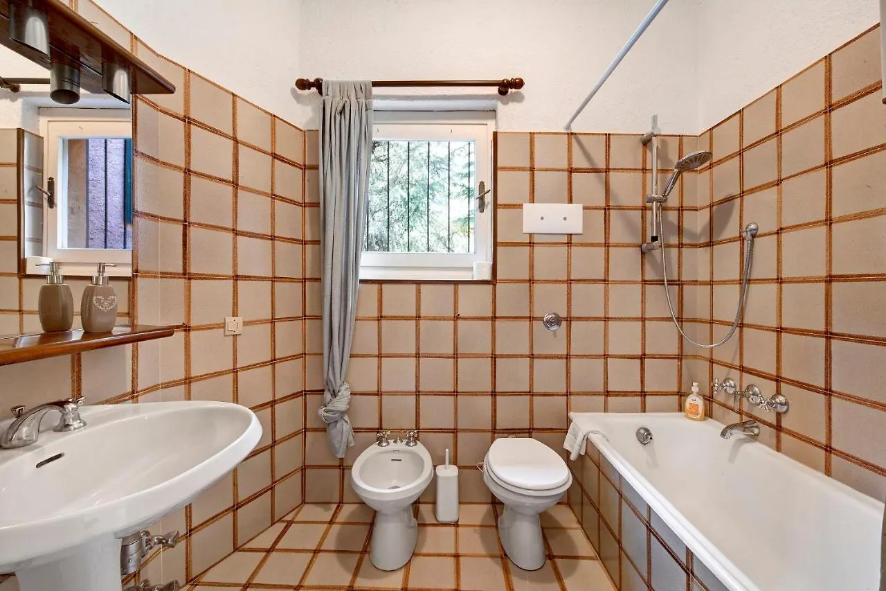 Residence I Prati Di Giussana Lierna 0*,